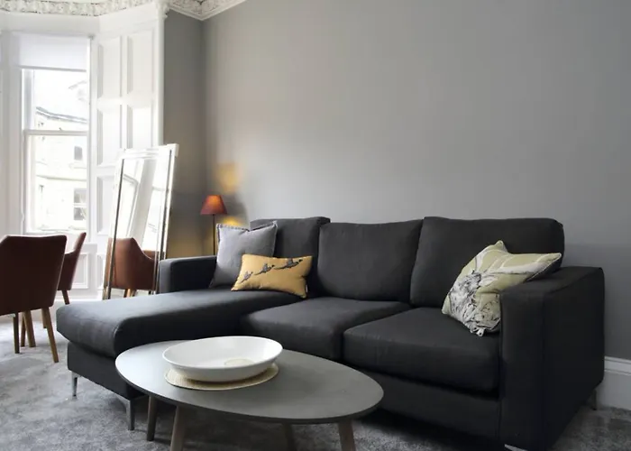 2 Bedroom Bruntsfield Apartment