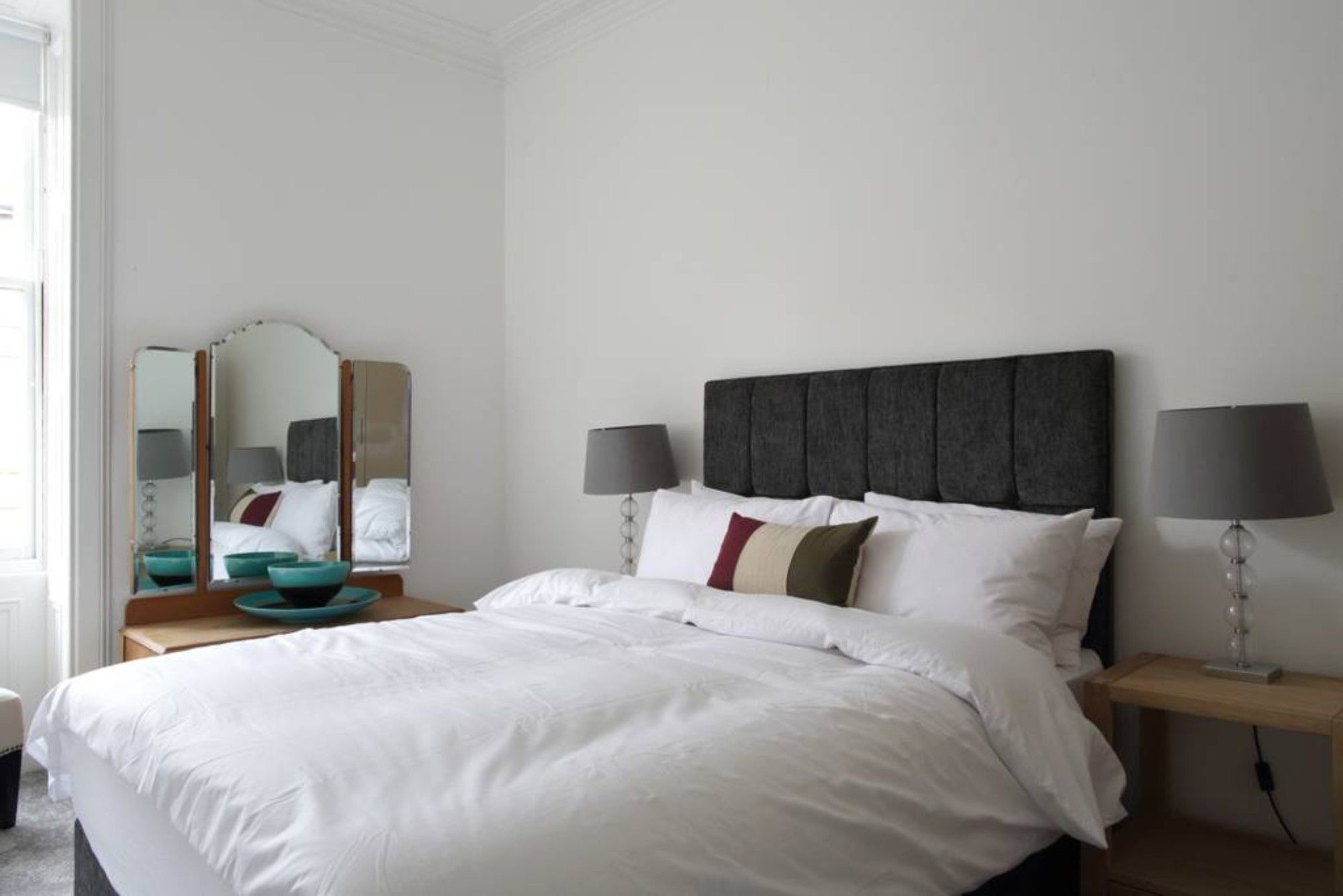 2 Bedroom Bruntsfield Apartment *